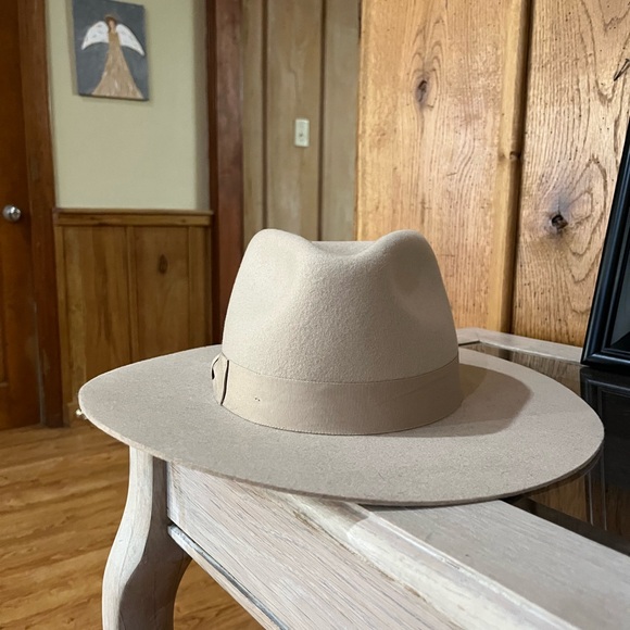 Hat - Picture 4 of 5